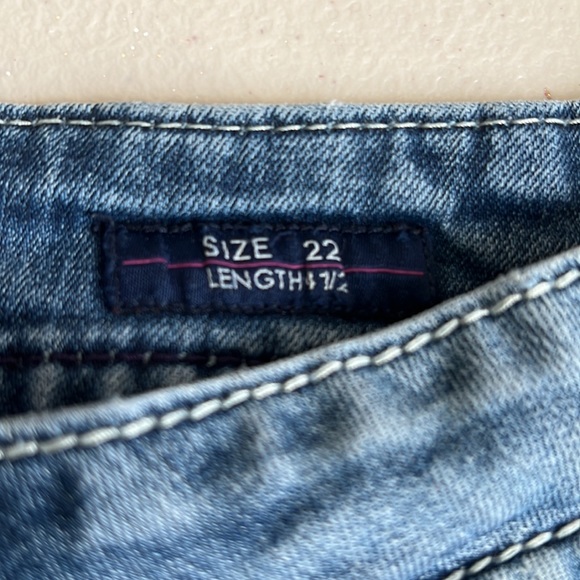 Vigoss Distressed Short - Picture 3 of 6